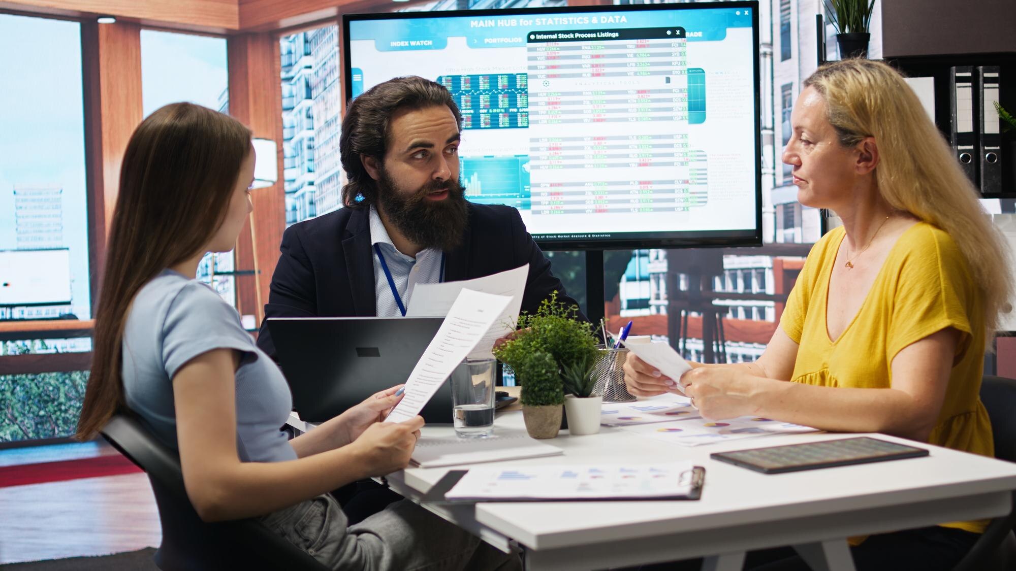 agent crafts customized economic strategies based customers goals 1074916 20375